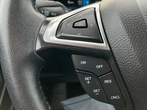 Used 2024 Ford Edge Titanium image 8