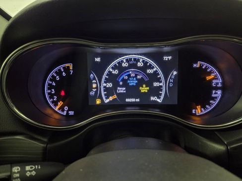 Certified 2022 Jeep Grand Cherokee Laredo E image 17