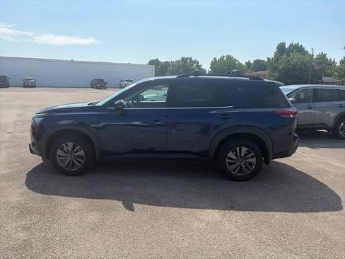 Used 2025 Nissan Pathfinder SV AWD/4WD image 3