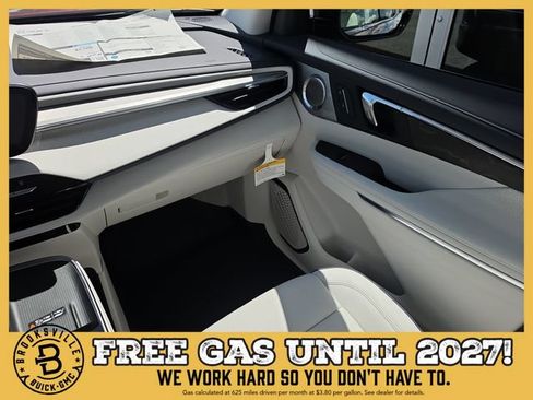 New 2027 Buick Enclave Avenir w/ LPO, Floor Liner Package FWD image 14