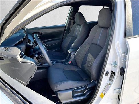 Used 2024 Toyota Corolla Cross SE image 27