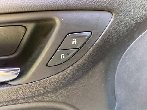 Used 2021 Chevrolet Equinox LT FWD image 14