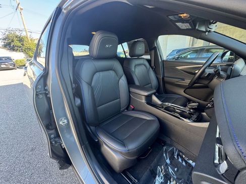 Used 2025 Buick Envista Sport Touring image 35