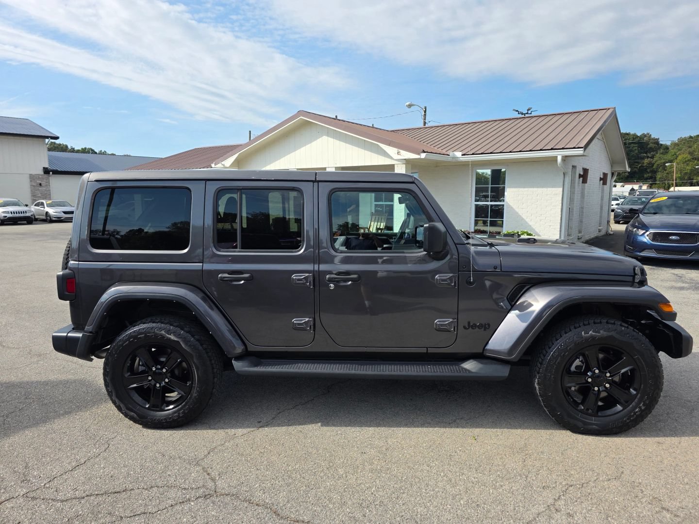 Used 2021 Jeep Wrangler Unlimited Sahara AWD/4WD image 6