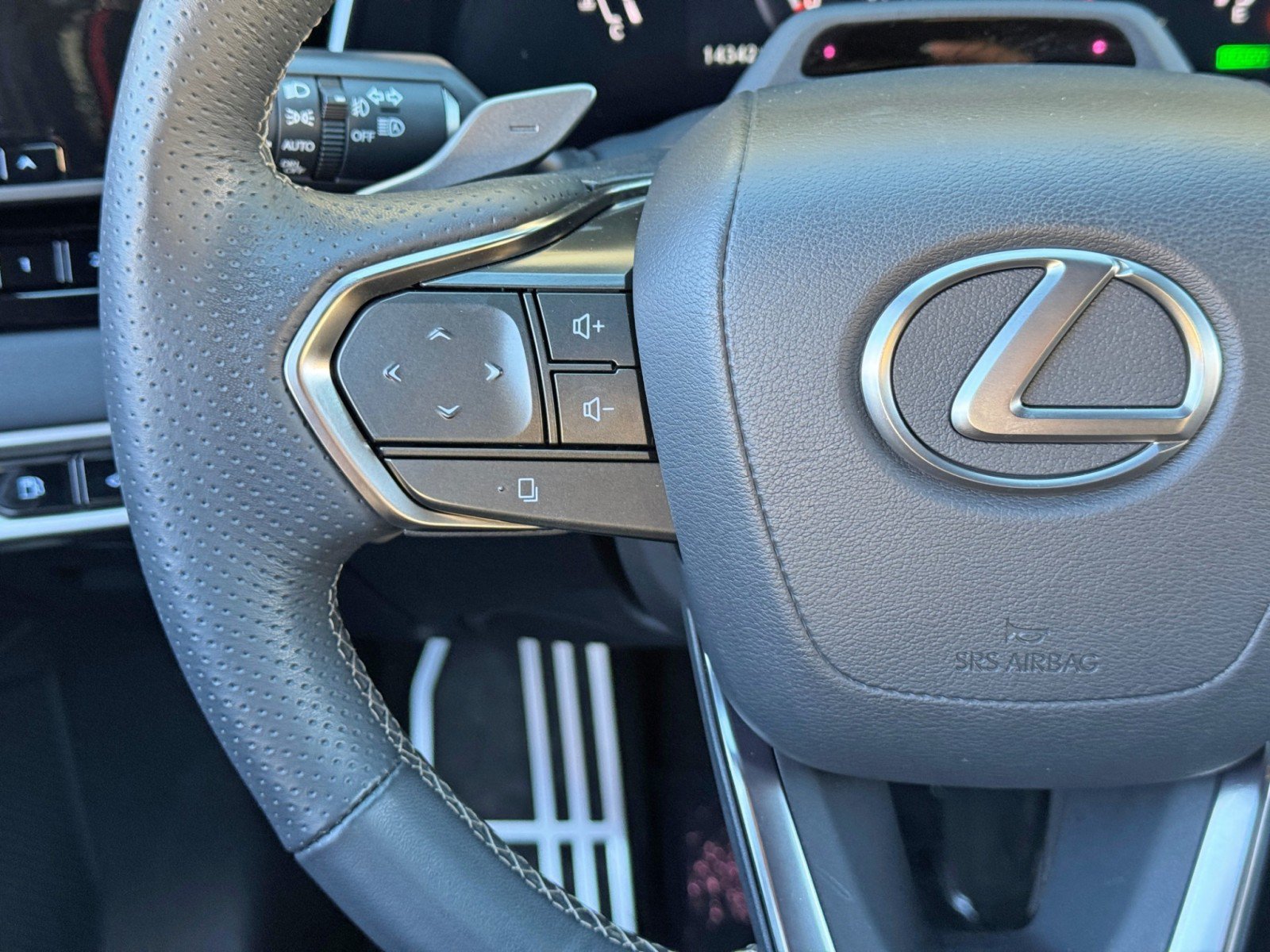 Used 2023 Lexus RX 500h F Sport w/ Cold Area Package AWD/4WD image 22