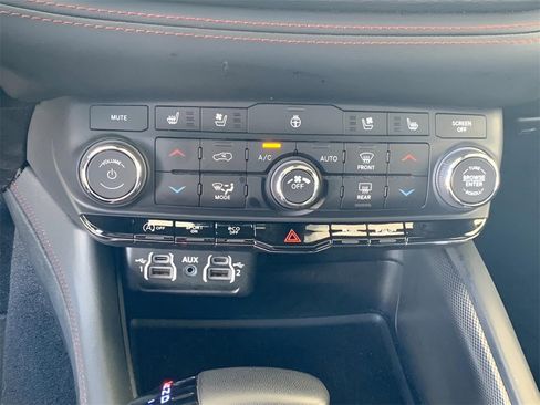 Used 2024 Dodge Durango GT image 38