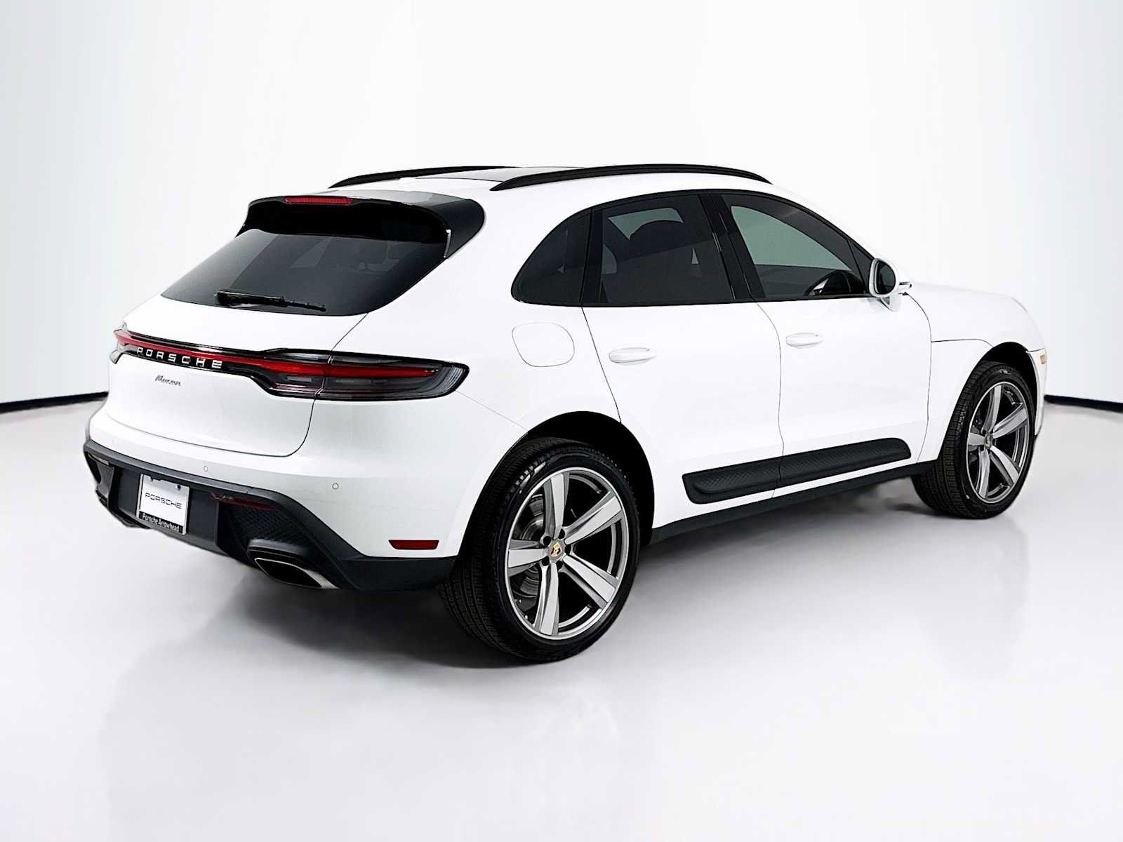 Used 2026 Porsche Macan AWD/4WD image 9