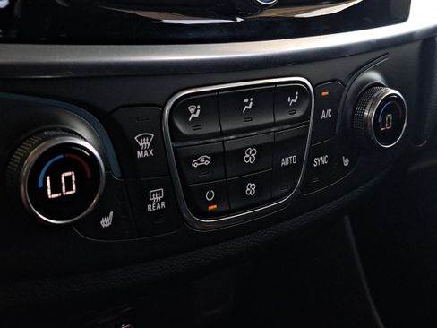 Used 2020 Chevrolet Traverse RS FWD image 27