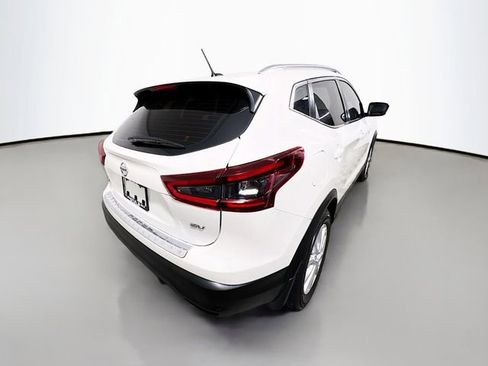 Used 2022 Nissan Rogue Sport SV FWD image 2