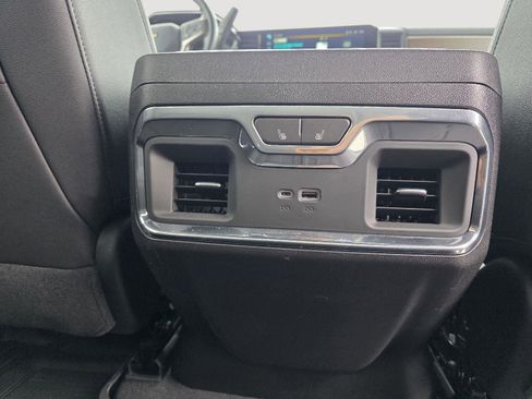 Used 2024 Chevrolet Silverado 2500 High Country w/ Technology Package image 14