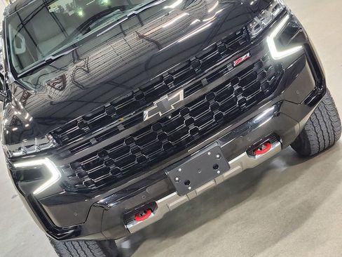 Used 2024 Chevrolet Tahoe Z71 w/ Luxury Package AWD/4WD image 19