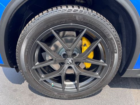 Used 2019 Alfa Romeo Stelvio Ti Sport w/ Quick Order Package 22S Sport AWD/4WD image 40