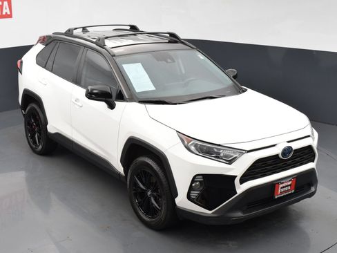Used 2020 Toyota RAV4 XLE w/ XLE Grade Weather Package AWD/4WD image 23