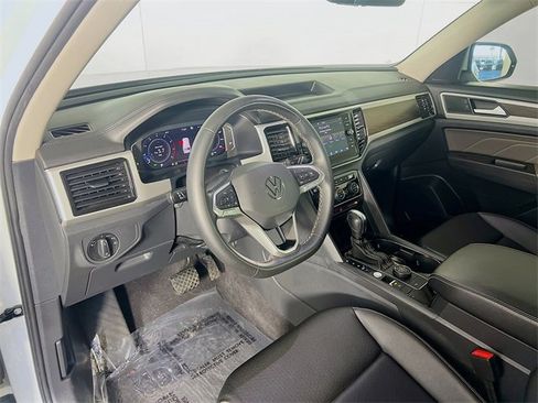 Used 2023 Volkswagen Atlas SE image 10