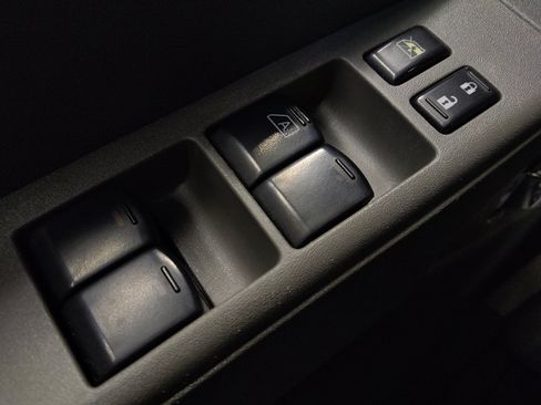 Used 2020 Nissan Frontier SV w/ Midnight Edition Floor Mats AWD/4WD image 27