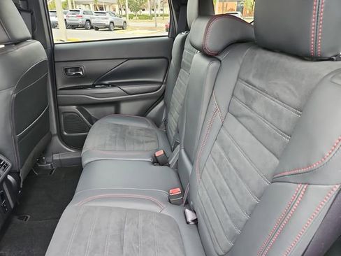 Used 2020 Mitsubishi Outlander SE image 11