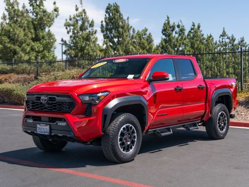Certified 2025 Toyota Tacoma TRD Off-Road w/ TRD Off Road Upgrade Package AWD/4WD image 5