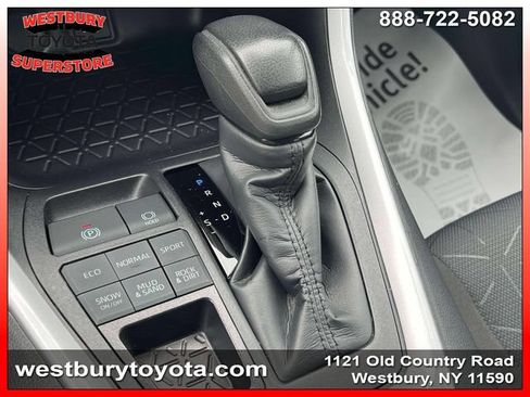 Used 2025 Toyota RAV4 XLE AWD/4WD image 30