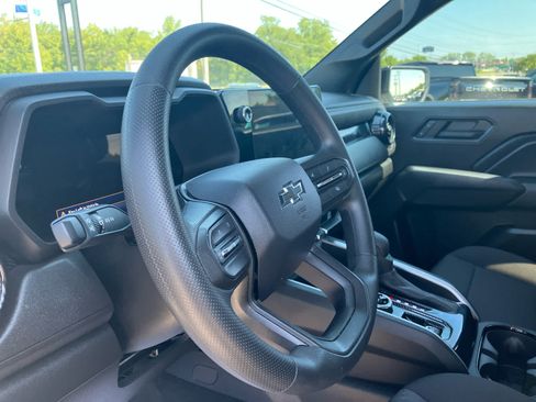 Used 2023 Chevrolet Colorado Trail Boss w/ Technology Package AWD/4WD image 9