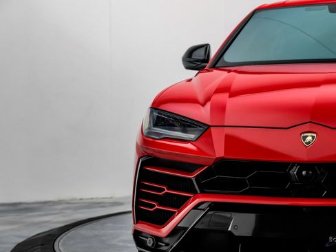 Used 2020 Lamborghini Urus image 32