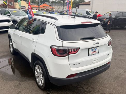 Used 2024 Jeep Compass Latitude AWD/4WD image 5