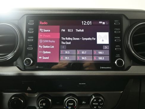 Used 2020 Toyota Tacoma SR5 AWD/4WD image 26