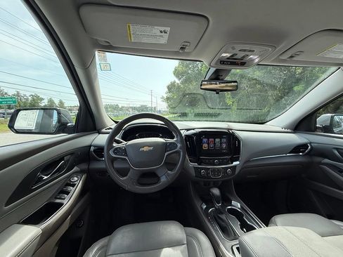 Used 2018 Chevrolet Traverse Premier w/ Driver Confidence II Package FWD image 16