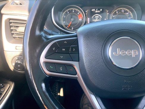 Certified 2021 Jeep Cherokee Latitude Plus AWD/4WD image 18