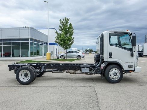 New 2025 Chevrolet Low Cab Forward 5500XG RWD image 2