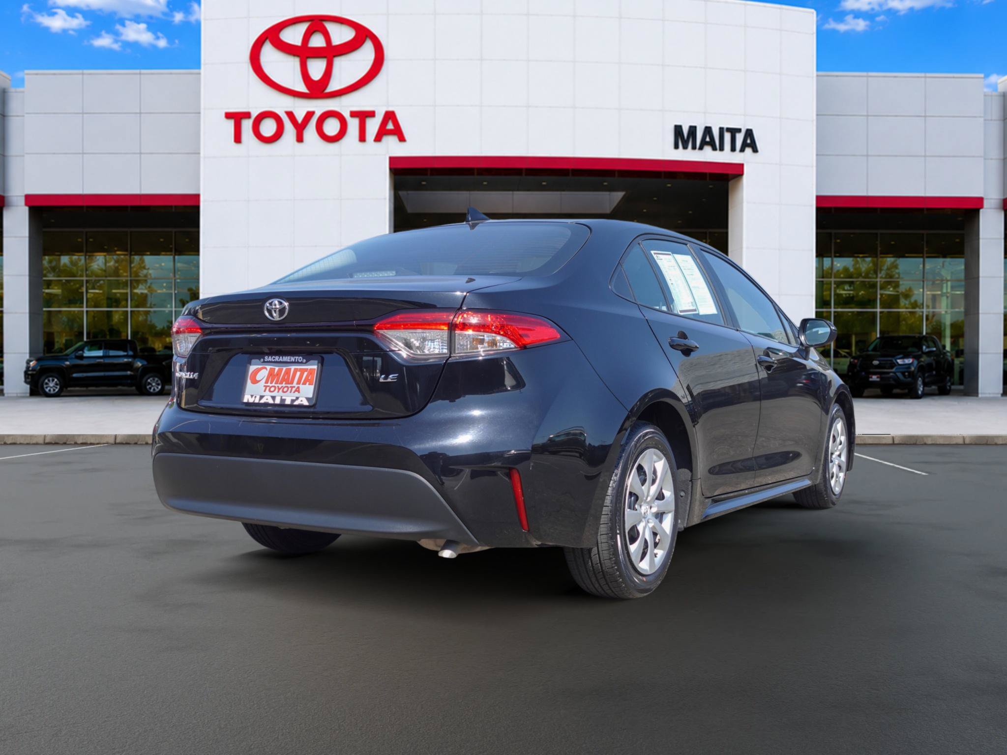 Certified 2025 Toyota Corolla LE FWD image 3
