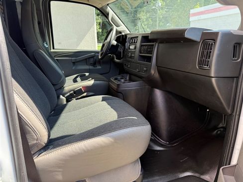 Used 2025 Chevrolet Express 2500 w/ Driver Convenience Package RWD image 4