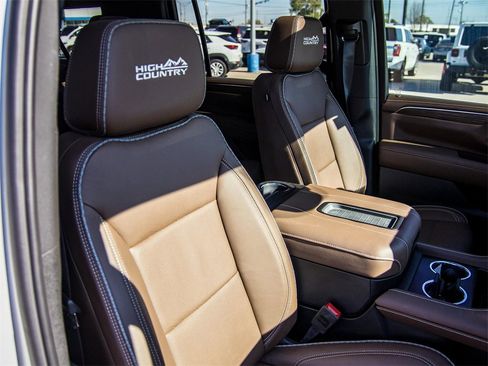 Used 2024 Chevrolet Suburban High Country image 22