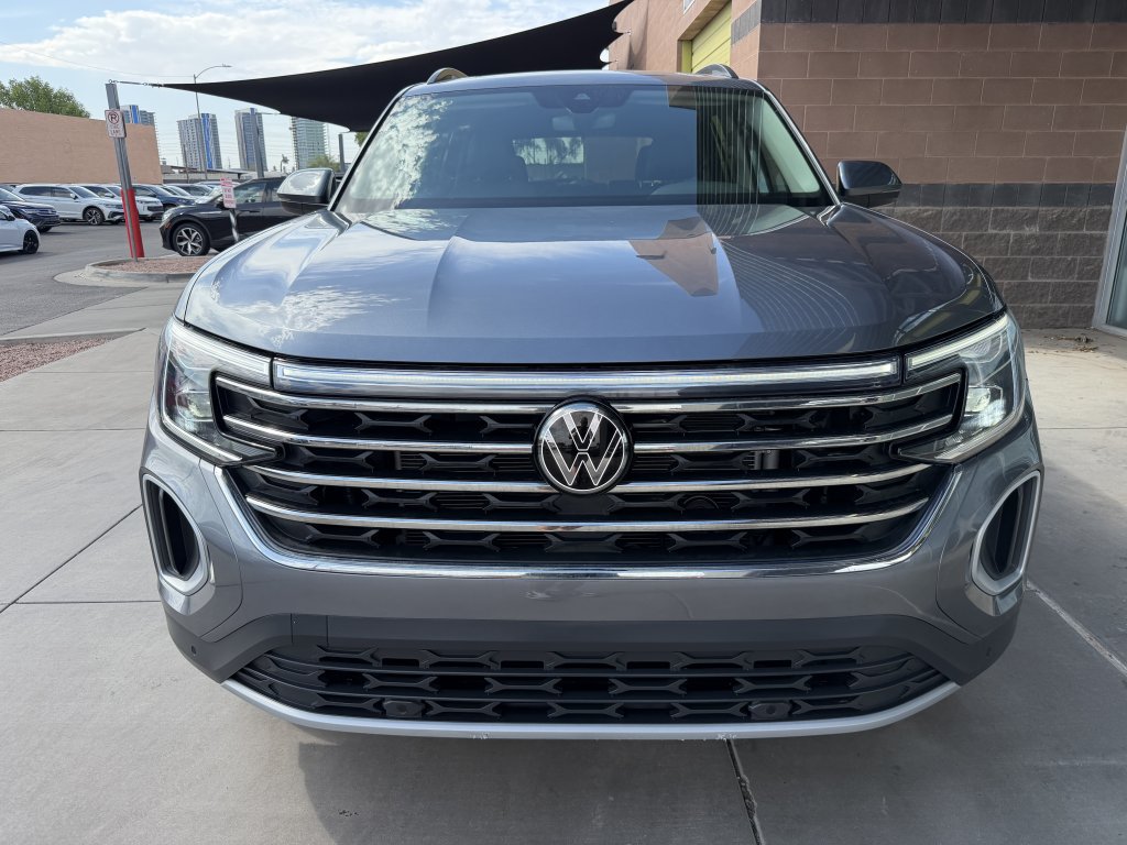 Used 2024 Volkswagen Atlas SE w/ Panoramic Sunroof Package FWD image 10