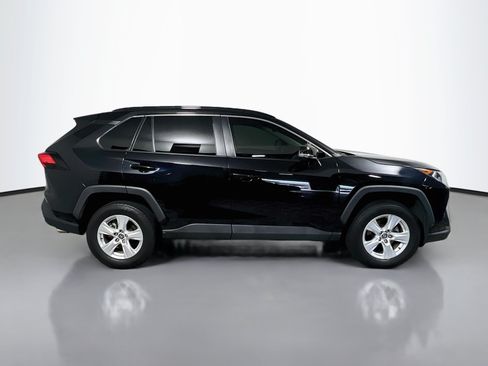 Used 2021 Toyota RAV4 XLE FWD image 3