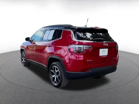 Used 2025 Jeep Compass Limited image 10