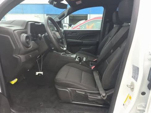 Used 2023 Chevrolet Colorado W/T image 3