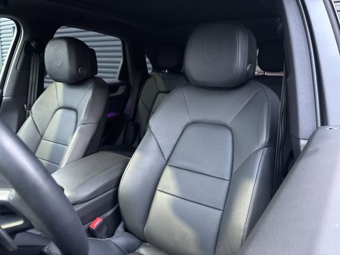 Used 2025 Porsche Cayenne S image 23