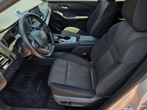 Used 2025 Nissan Rogue SV FWD image 30