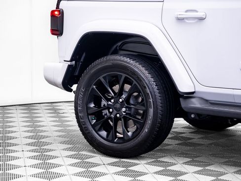 Used 2021 Jeep Wrangler Unlimited Sahara AWD/4WD image 38