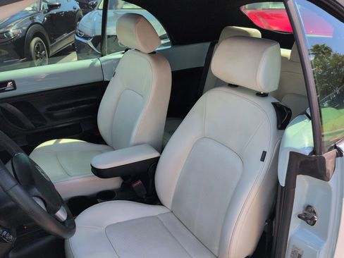 Used 2010 Volkswagen Beetle Convertible FWD image 16