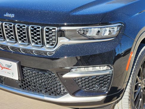 Used 2022 Jeep Grand Cherokee Summit image 10