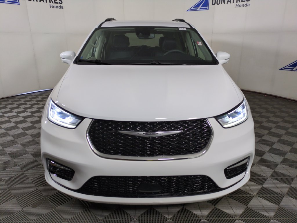 Used 2022 Chrysler Pacifica Touring-L w/ Uconnect Theater Family Group AWD/4WD image 12