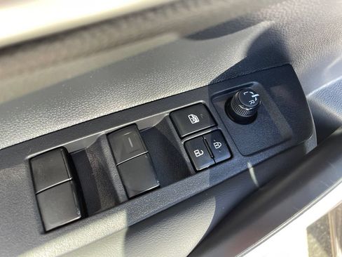 Used 2025 Toyota Corolla SE w/ SE Premium Package FWD image 9