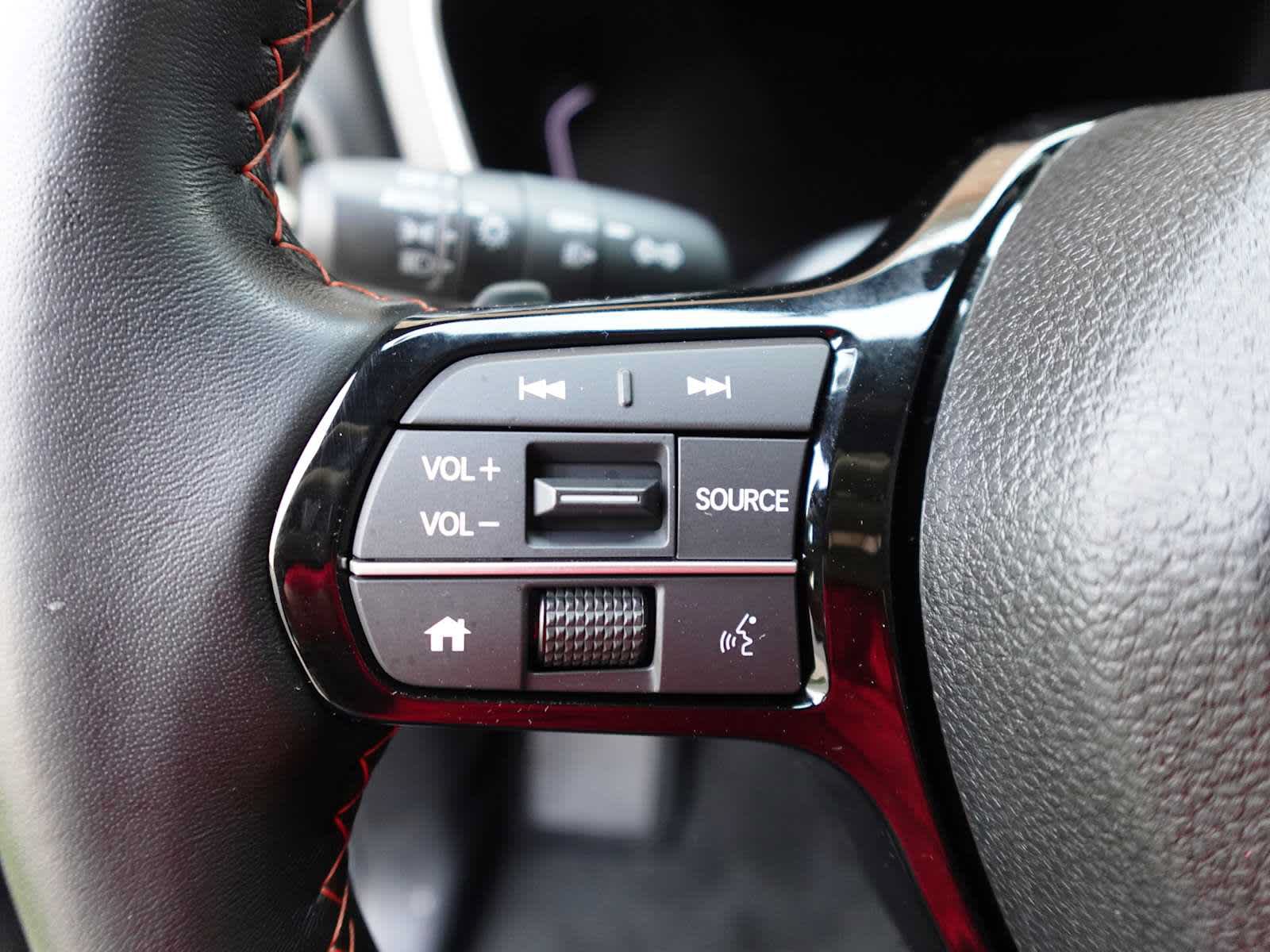 Used 2025 Honda Pilot Sport image 17