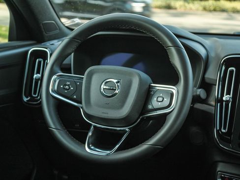 Used 2023 Volvo C40 P8 Recharge Plus AWD/4WD image 17
