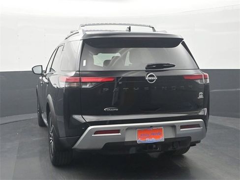 Used 2025 Nissan Pathfinder Platinum w/ Black Appearance Package image 6