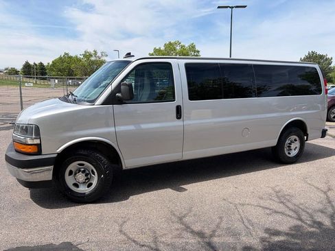 Used 2018 Chevrolet Express 3500 LT w/ LT Preferred Equipment Group RWD image 3