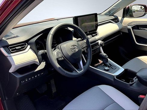 Used 2025 Toyota RAV4 Limited w/ Advanced Technology Package image 14
