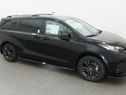 New 2026 Toyota Sienna XSE image 14