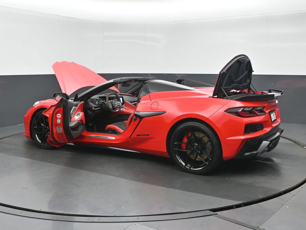 Used 2025 Chevrolet Corvette Z06 RWD image 39